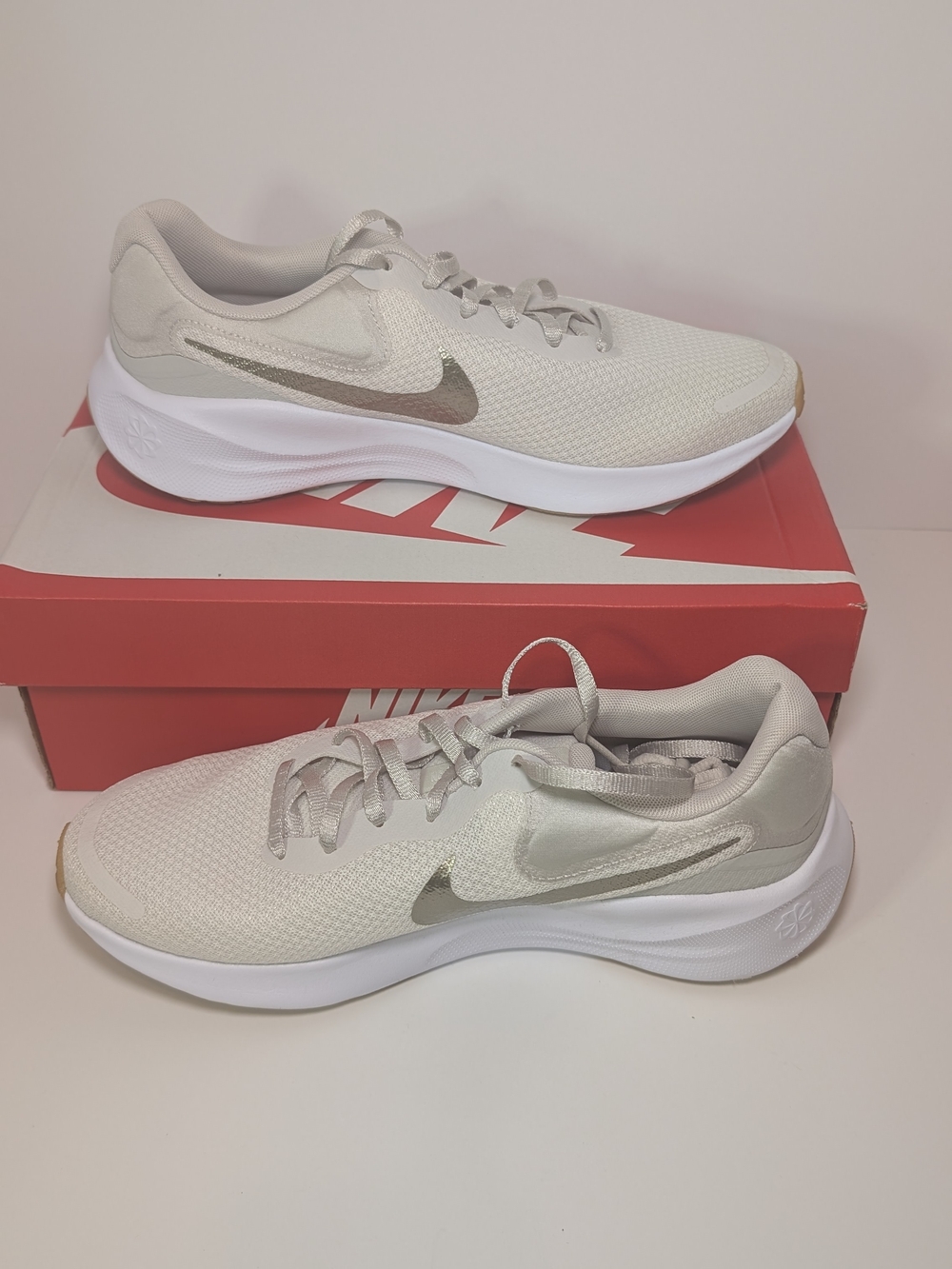Women's Size 10 Nike Revolution 7 Color Phantom/Neutral Olive NEW - Picture 2 of 8